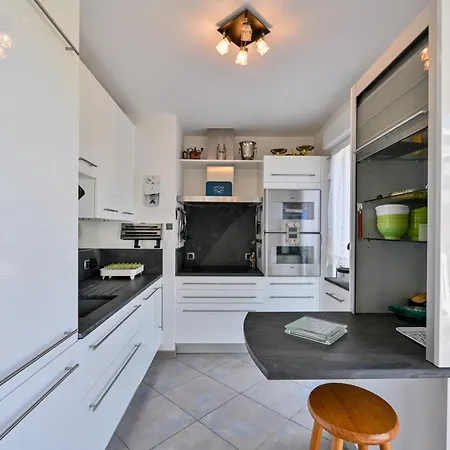 Le Rev - A 900m De La *